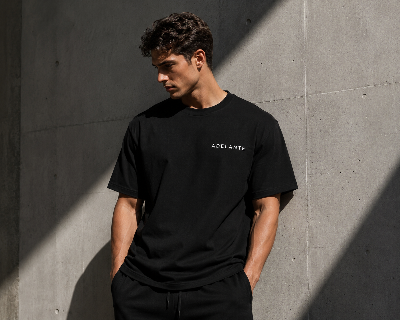 ADELANTE Essential T-Shirt